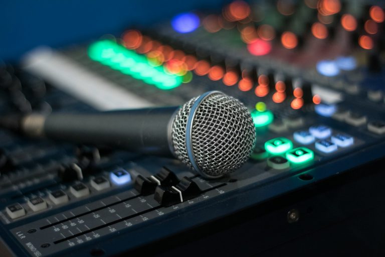 micro et table de mixage